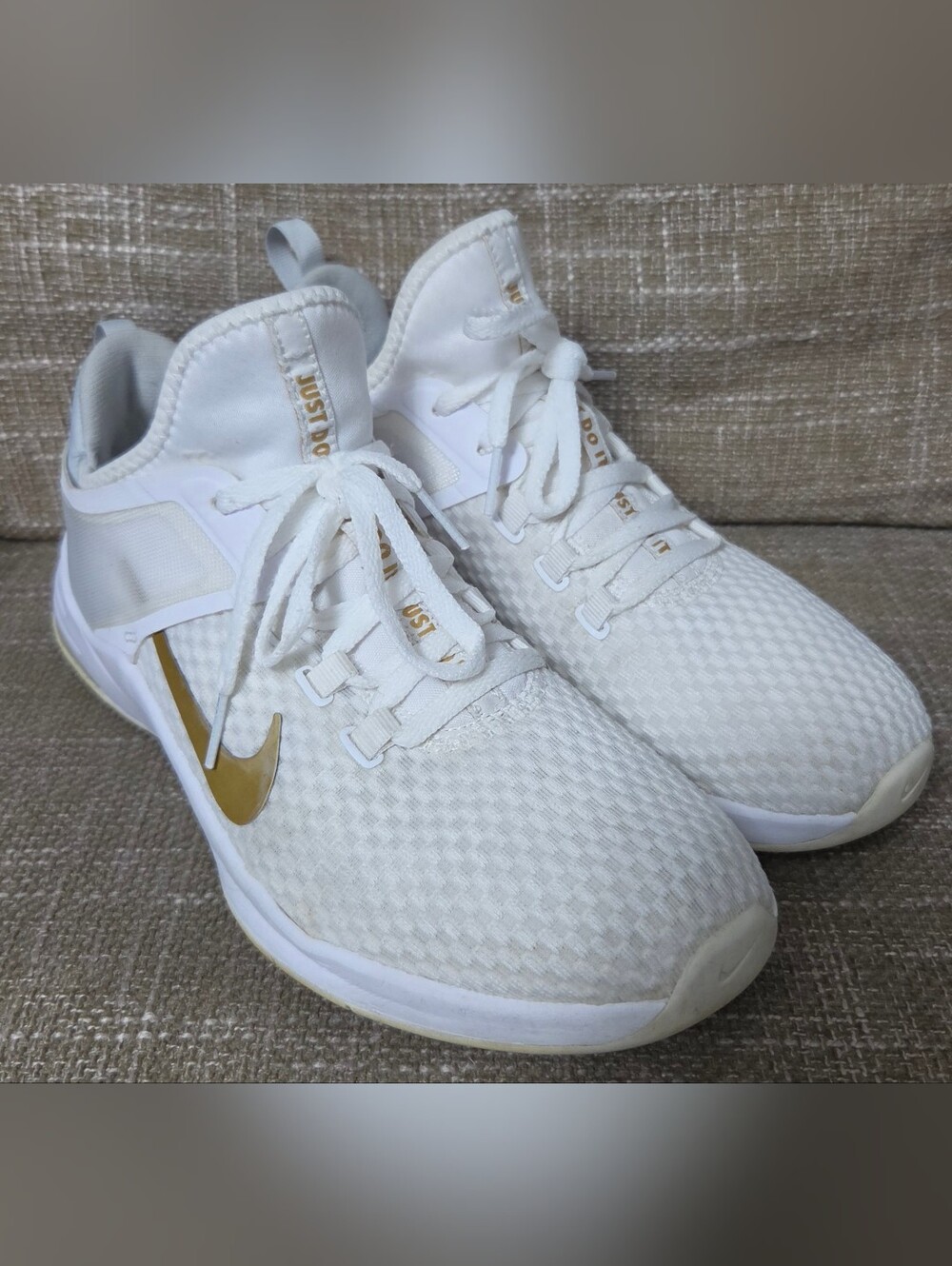 Nike Air Max Bella TR 2 White Gold Women’s Training Shoes AQ7492-101 Size 8.5